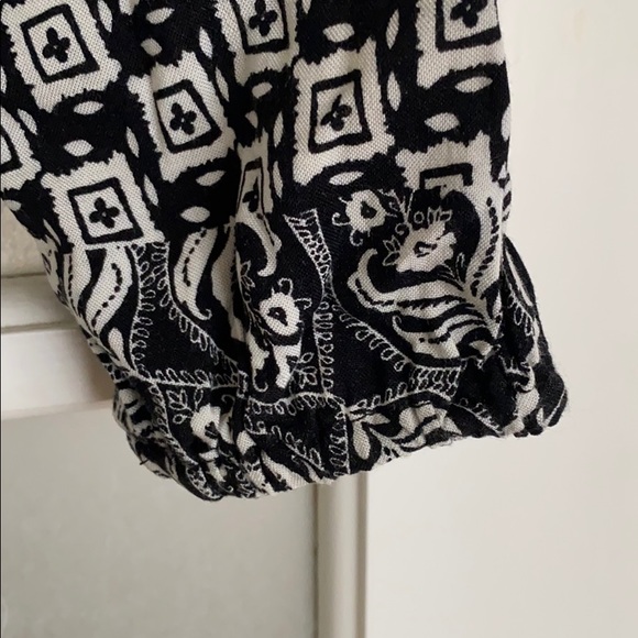 Deep V Shorts Romper - Picture 4 of 4